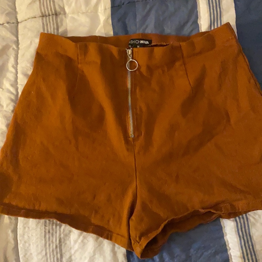 Beautiful fall color short from fashion nova never wore them